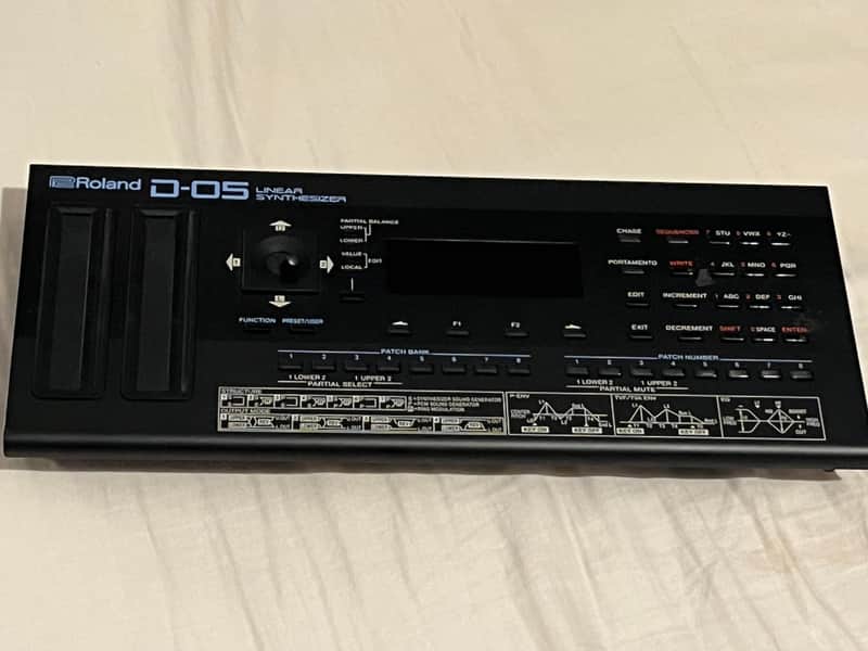 Roland D-05 Boutique Series Linear Synthesizer Sound Module