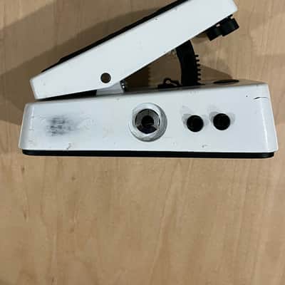 Dunlop CBM105Q Cry Baby Mini Bass Wah Pedal 2023 - white image 2