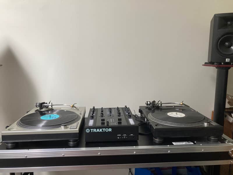 Full Dj Setup Pair (2 x) Technics SL-1200 MK2 + Traktor Z2 mixer +