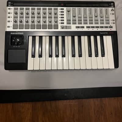 Novation ReMOTE 25 SL MKII MIDI Controller with rockstar carrying bag