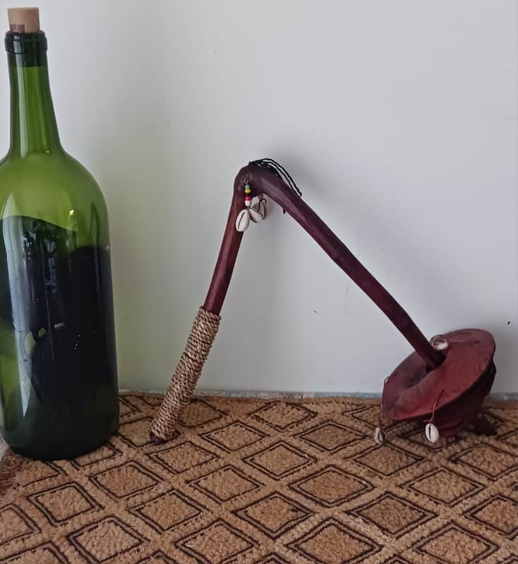 West African gourd disc sistrum (wasamba): medium-large image 1