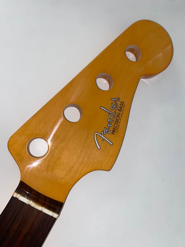 Fender P Bass American Classic 60’s 2023 - Lacquer image 1