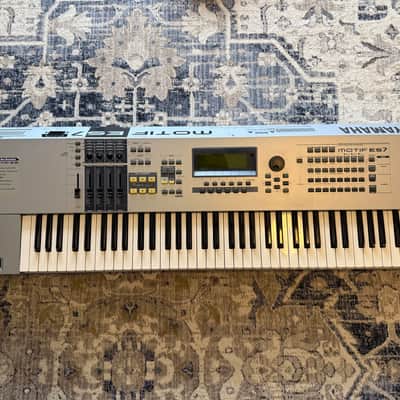 Yamaha Motif ES 7 Production Synthesizer 2000s - Gray