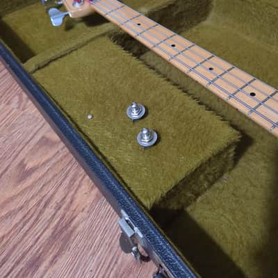 Peavey T-40 Bass Guitar image 10