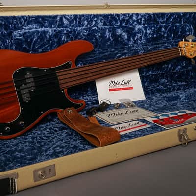 Mike Lull P5 Fretless image 11