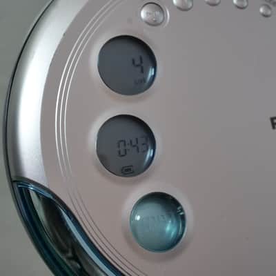 Panasonic SL-SX420 early 2000s CD Player Y2K Bubble Design Silver and Blue image 4