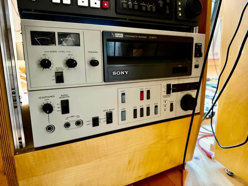 Sony U-matic analog tape machine image 1
