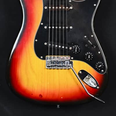 Fender Stratocaster from 1977 in Sunburst with Hardcase image 3