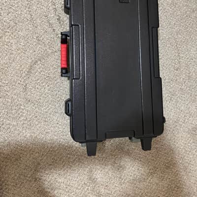 Line 6 Helix Floor with Gator Case with Wheels image 7