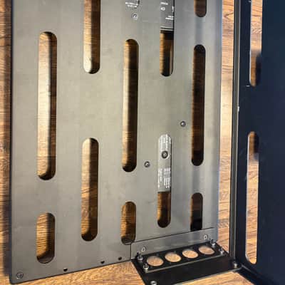 Creation Music Company Aero 18 Pedalboard w/Aero Riser 18 and Soft Case - Black Powder Coat image 7