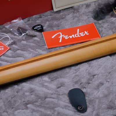 Fender American Ultra Telecaster with Maple Fretboard 2019 - 2025 - Ultraburst image 10
