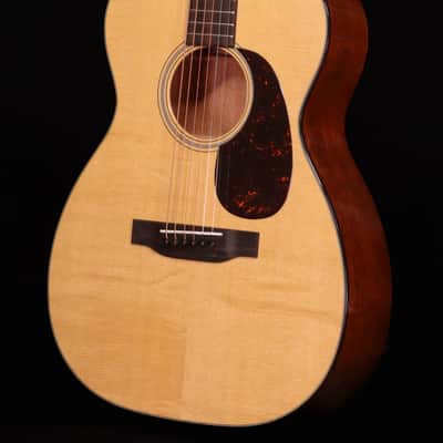Martin 00-18 Standard Series Acoustic image 2