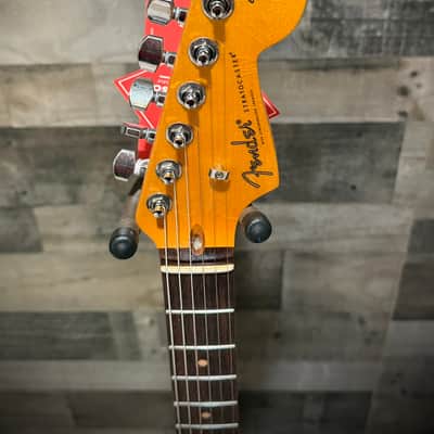Fender American Ultra Luxe Vintage '60s Stratocaster Rosewood Fingerboard - Ice Blue Metallic image 8