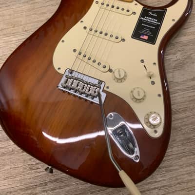 Fender American Professional II Stratocaster with Maple Fretboard 2020 - Present - Sienna Sunburst image 2
