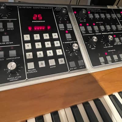 Moog Advanced Lintronics Memorymoog Mitte 80 - Grau