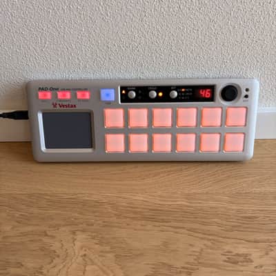 Immagine Vestax PAD-One USB Midi Controller with original box, packaging and cables! Like New! - 4