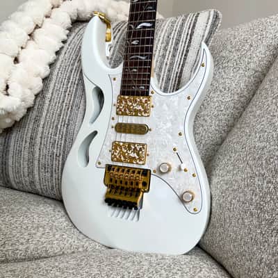 Ibanez PIA3761 Steve Vai Signature 2024 - Stallion White