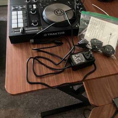 Native Instruments Traktor Kontrol S4 MK3 2018 Black image 3