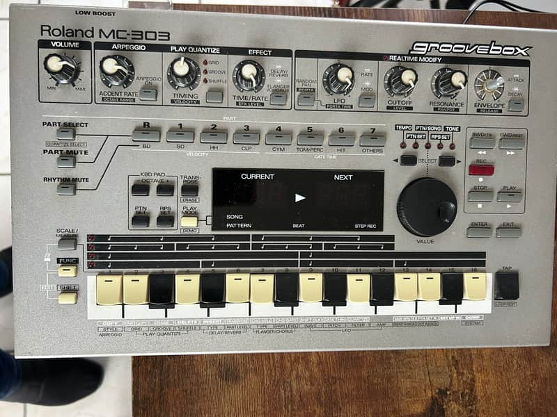Roland MC-303 Groovebox 1990 - 1998 | Reverb UK