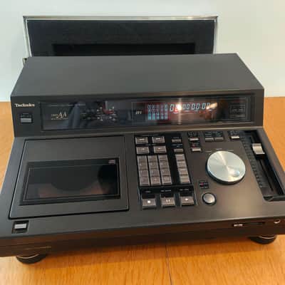 TECHNICS SL-P1200 — Professional Broadcast CD Player + Custom Flightcase (1986-1993) image 3