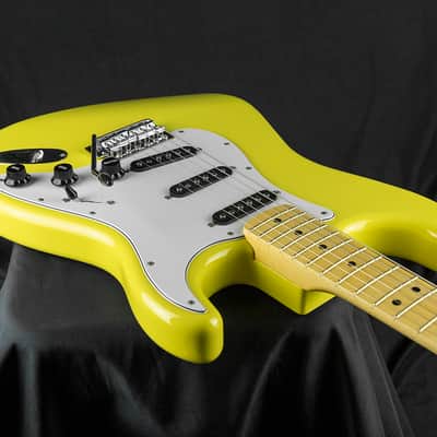 Fender MIJ Limited International Color Stratocaster 2022 - Monaco Yellow image 4