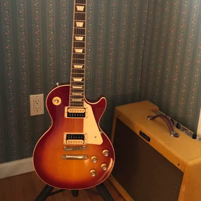 Gibson Les Paul Classic 2019 - Present - Heritage Cherry Sunburst image 1