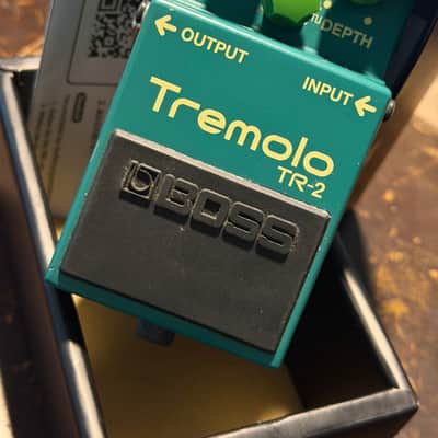 Boss TR-2 Tremolo (Silver Label) 1997 - Present - Green image 2