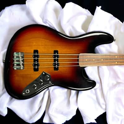 Fender Jaco Pastorius Fretless Jazz, 3-Tone Sunburst w/ Pau Ferro image 1