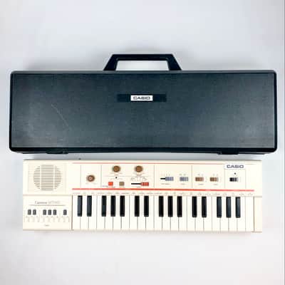 1980s Casio MT-40 Casiotone 37-Key Keyboard Synthesizer w/Original Case