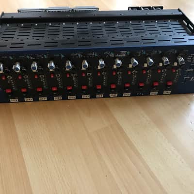 API Rack mit 12 Vintage API 212 Micpres image 1