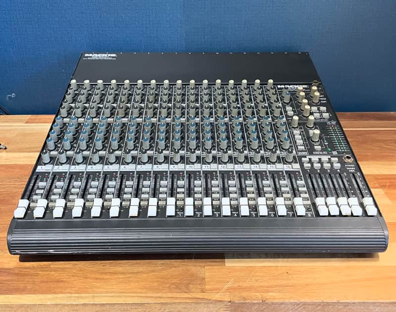 Mackie 1604-VLZ Pro 16-Channel Mic / Line Mixer | Reverb Canada
