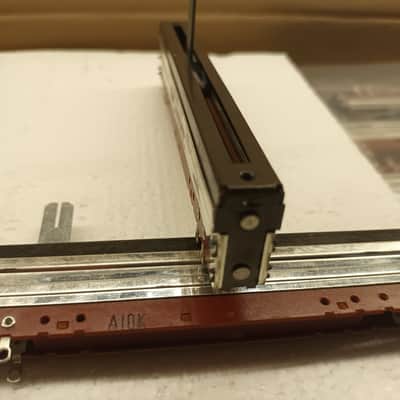 Alps -JP SV 10011S 90 - PotenciometroMetalico Doble Guia image 3