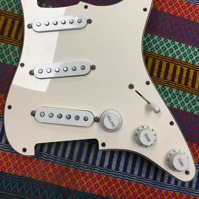 2004 Fender MIM Stratocaster Loaded Pickguard - Tested image 1