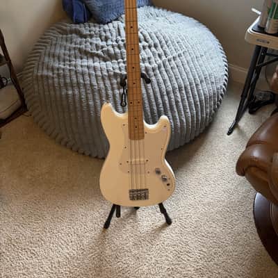 Squier Squier Sonic Bronco Bass - Arctic White with Maple Fingerboard 2023 image 1