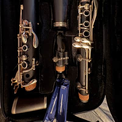 Buffet Crampon E11 Intermediate Bb Clarinet 2010s - Black image 2