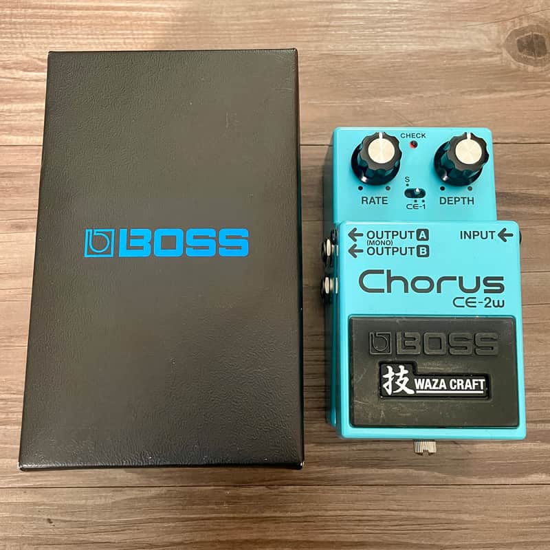 Boss CE-2W
