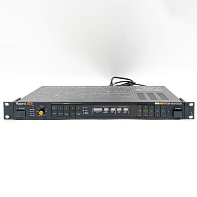 Roland SDE-3000 Digital Delay | Reverb Canada