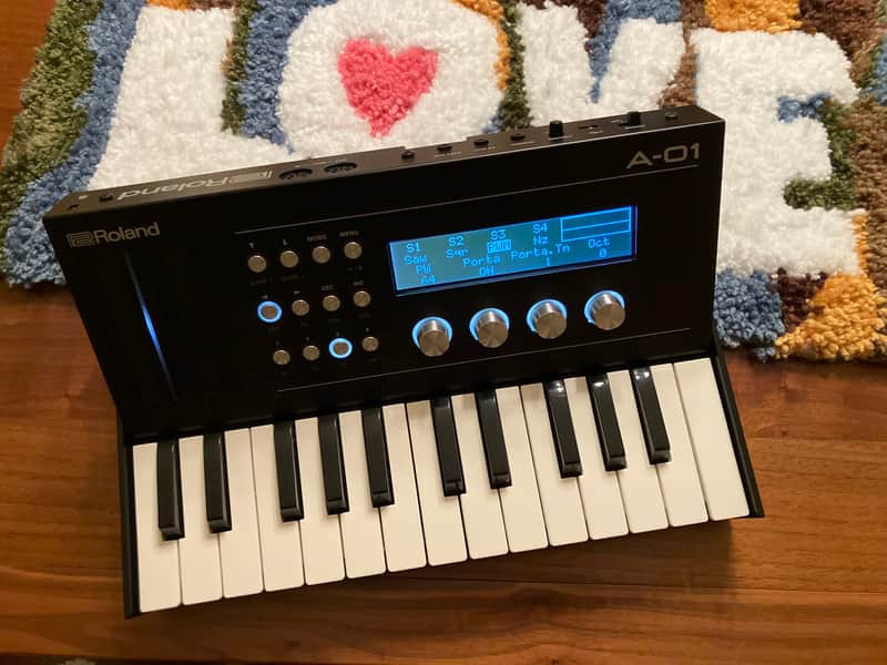 Roland A-01 Synth Bild 1