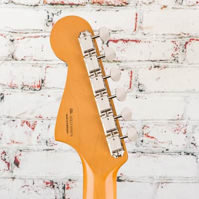 Fender - Vintera III Mid '60s Jazzmaster - Electric Guitar w/ Rosewood Fingerboard - Olympic White - w/ Deluxe Gigbag image 4