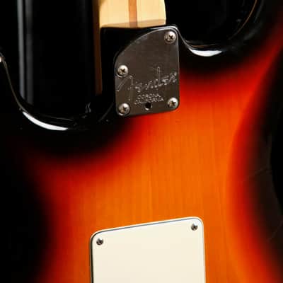 Fender American Deluxe Stratocaster 3-Colour Sunburst Electric Guitar 2006 Pre-Owned image 16