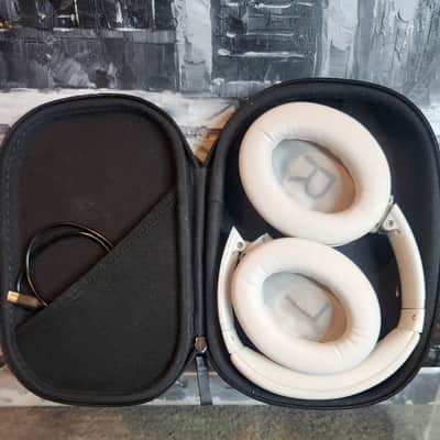 Bose Bose QuietComfort 45 Noise Canceling Bluetooth Headphones (White Smoke) 2020 - White smoke image 2