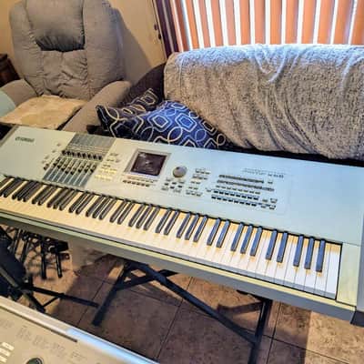 Yamaha Motif XS 8 Production Synthesizer 2000s - Gray