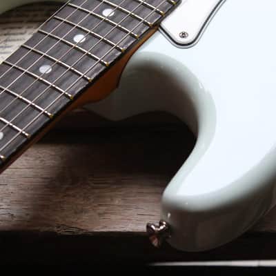 FENDER "American Vintage II 1965 Stratocaster, Round-Lam Rosewood Fingerboard, Sonic Blue" HARDCASE, 3, 69 KG image 9