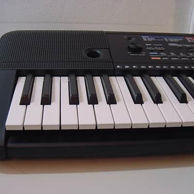 Yamaha PSR-E263 61-Key Portable Keyboard 2017 - Present - Black image 17