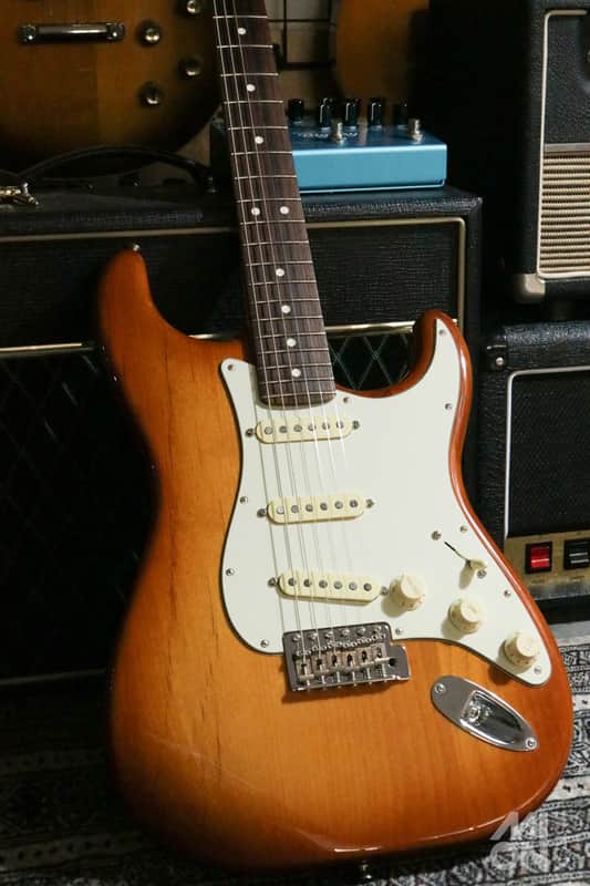 Fender American Performer Stratocaster with Rosewood Fretboard 2018 - Present - Honeyburst