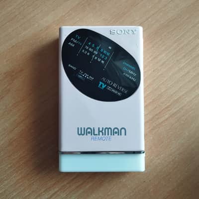 Sony WM F109 1987 - Sony Walkman radio Cassette player WM F109 pink working image 1