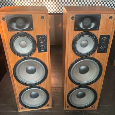 Realistic T-200 Vintage Floor Standing Tower Speakers Wood Veneer image 1