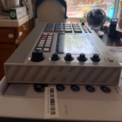 Akai MPC Live II Standalone Sampler / Sequencer Retro Edition 2020 - Present - Grey - OPEN BOX image 7