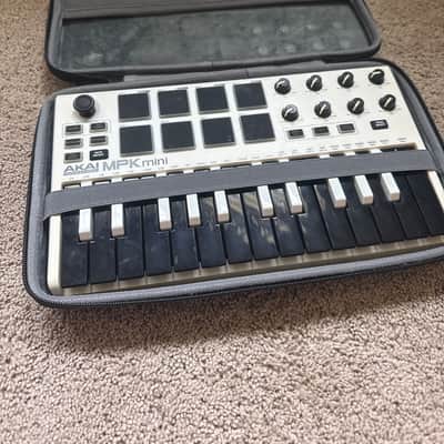 Akai MPK Mini 25-Key MIDI Controller 2012 - 2014 - White image 1