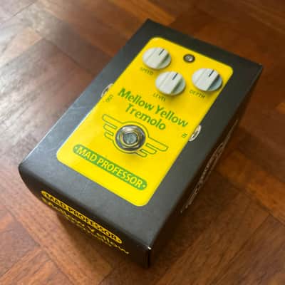 Mad Professor Mellow Yellow Tremolo 2010s - Yellow image 2